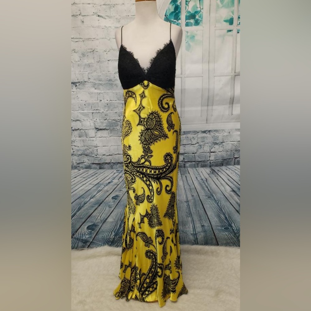 Yellow and Black Lace-Detail Spaghetti Strap Prom Dress